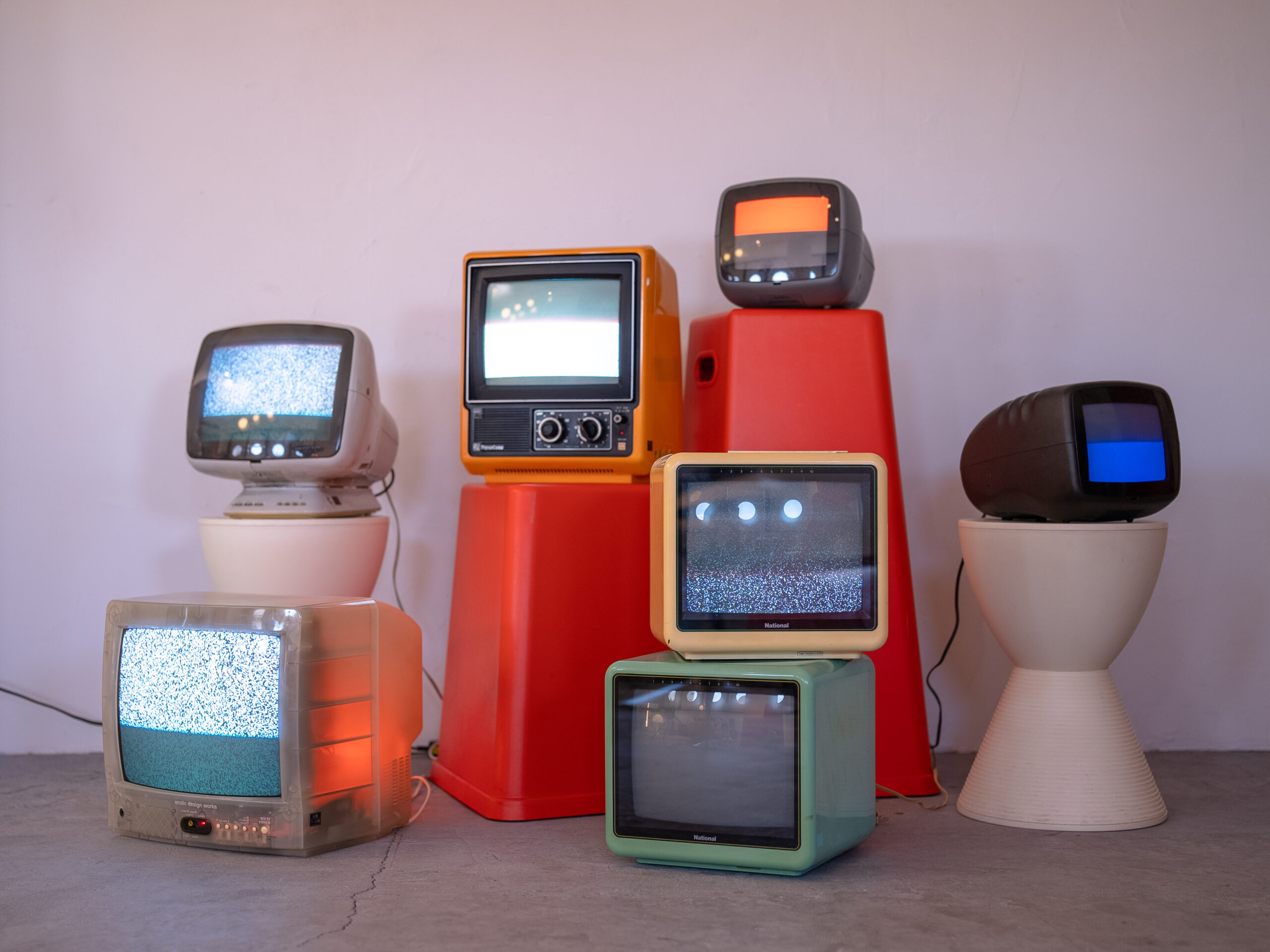 ブラウン管テレビを追加投入した時期のレトロポップ平和島の一角